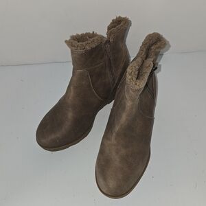 61. Yellowbox Corabelle Taupe Booties‎ Size 5.5 No SIZE TAG
